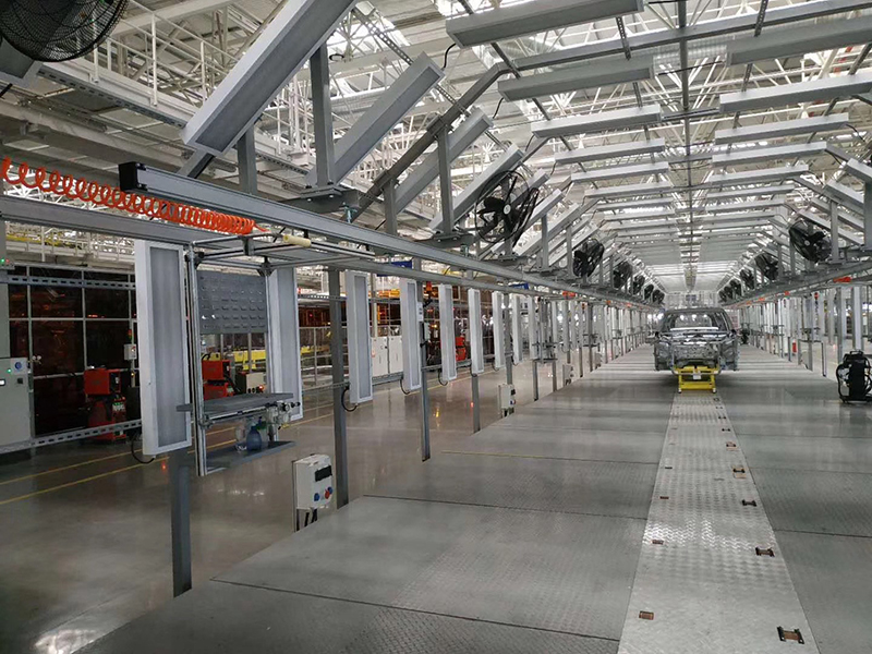 Real scene shooting of KBK rail system in a large automobile assembly workshop